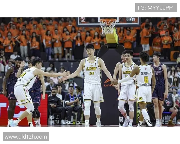 赛后分析广州足球队与成都足球队的团队配合与战术执行情况